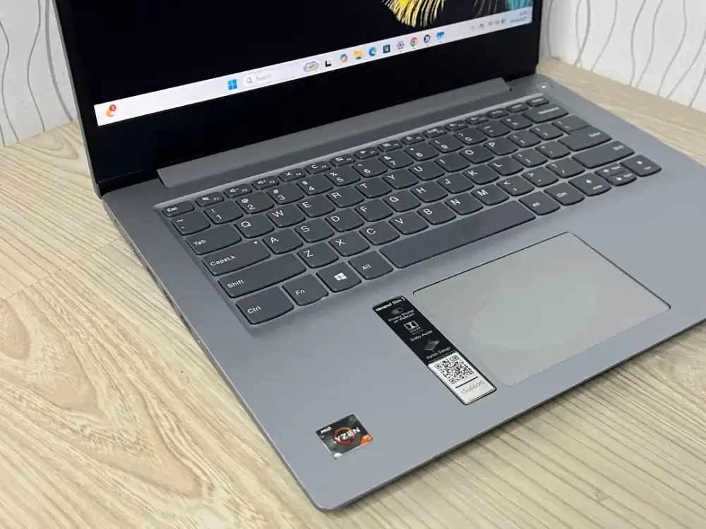 Lenovo Ideapad 3  AMD ryzen 5 ram 8/512 normal siap pakai