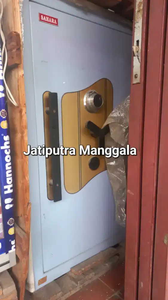 Brankas baru, kunci hilang