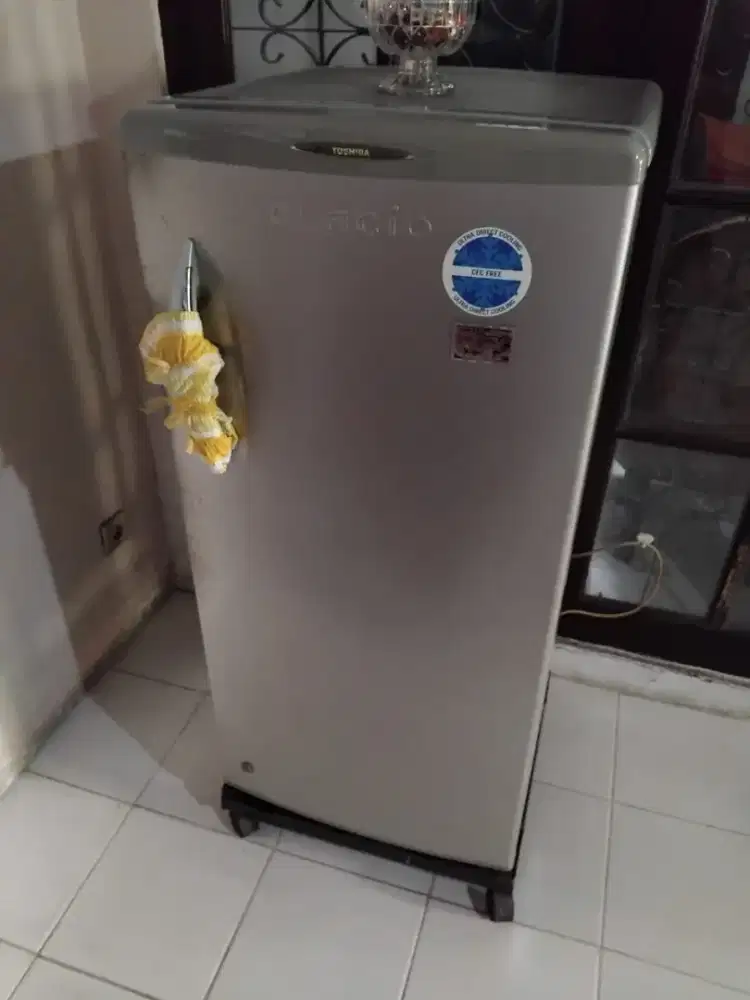 Kulkas 1 pintu Toshiba