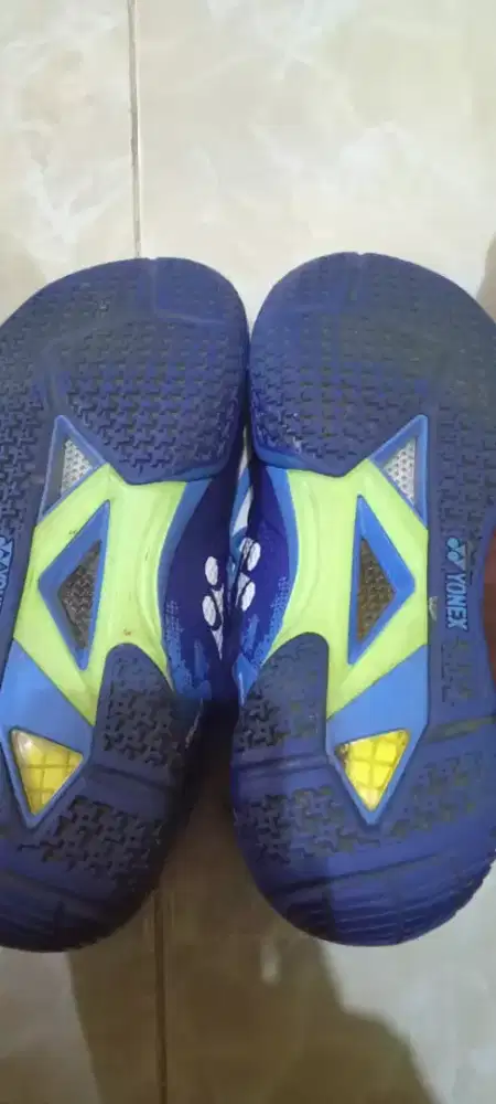 Jual sepatu batminton second