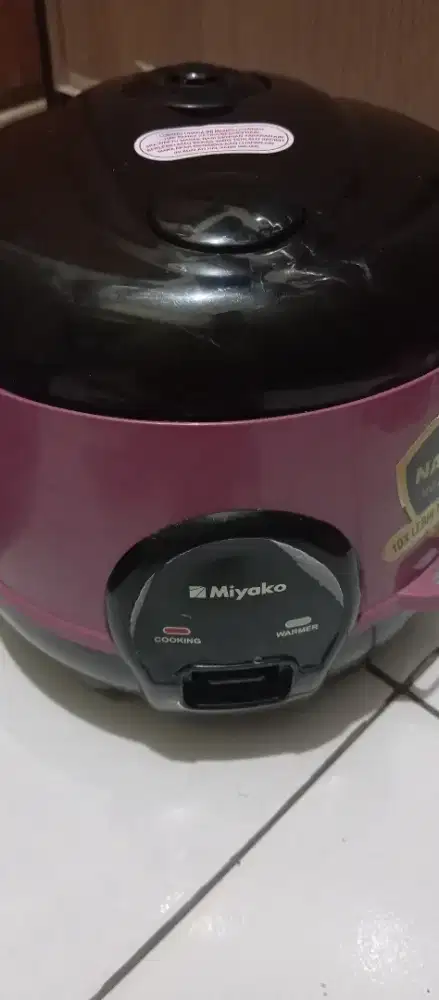 Magicom bekas 0,6 kg masih mulus dan bagus