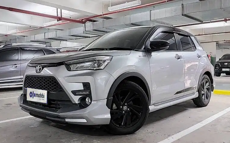 TDP 10JT Toyota Raize 1.0 GR Sport Two Tone Bensin-AT Silver 2022