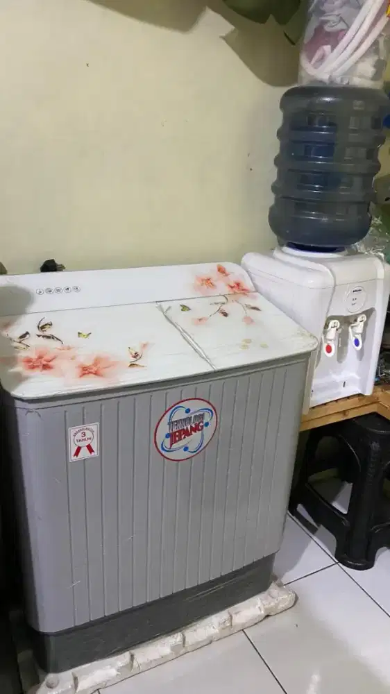 Lemari, kulkas, dispenser,mesin cuci