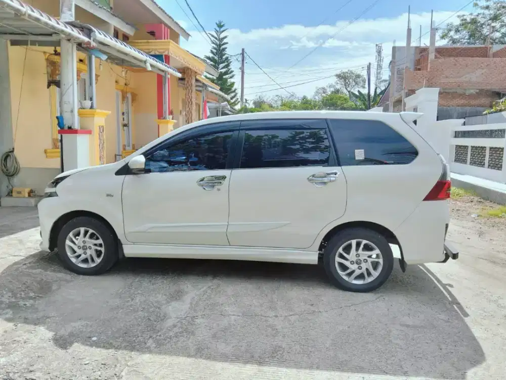 TOYOTA AVANZA VELOZ 1,3