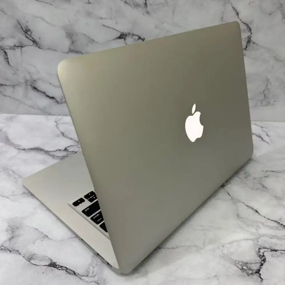 Macbook Air 2017 13Inch SSD128GB RAM 8GB