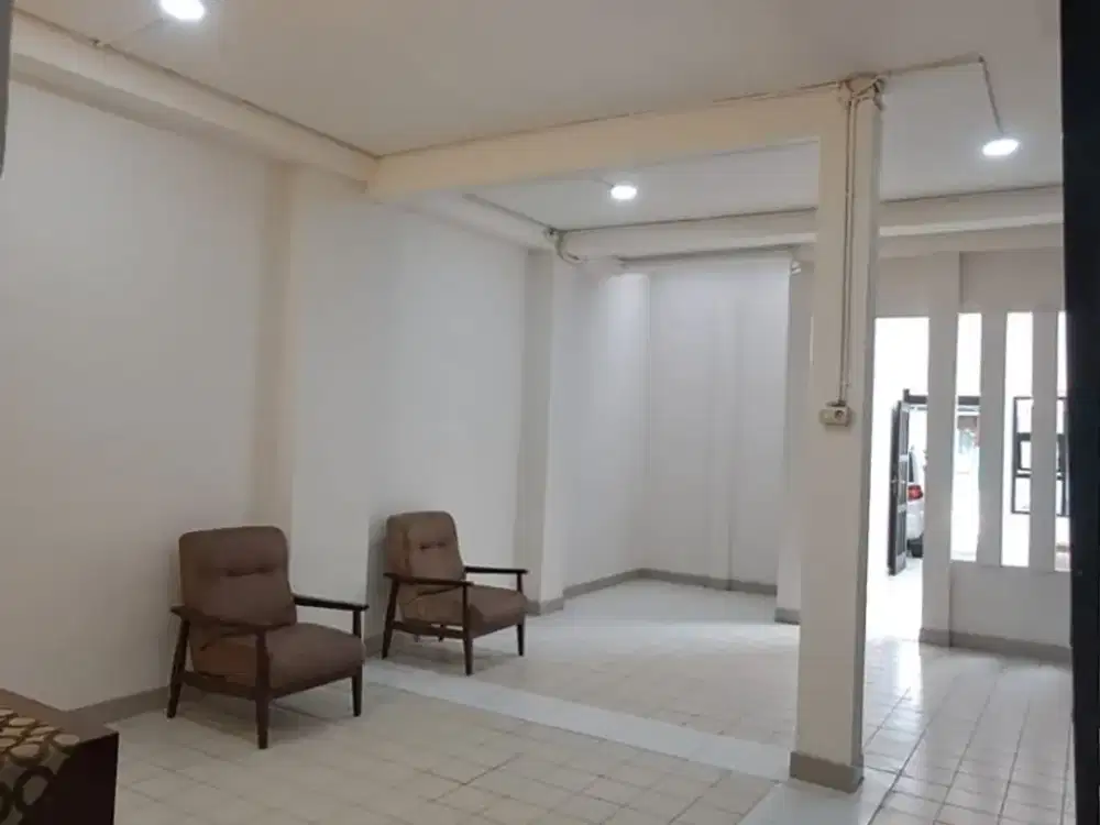 Rumah Tengah Kota Bisa untuk Kantor di Ciateul