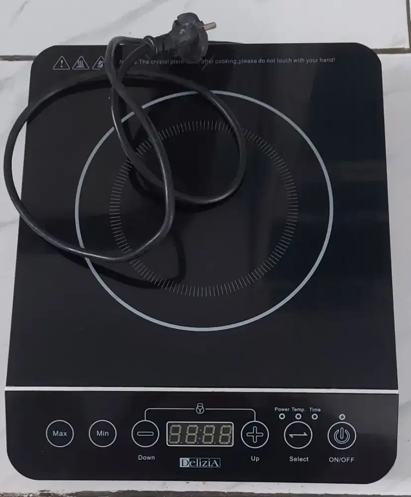 Kompor induksi Delizia