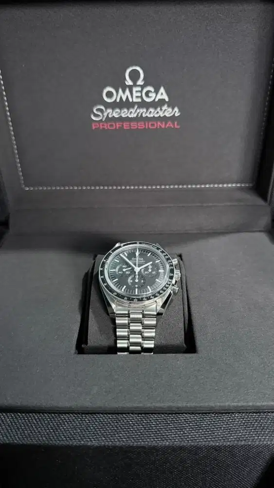 Omega speedmaster moonwatch professional 2025
