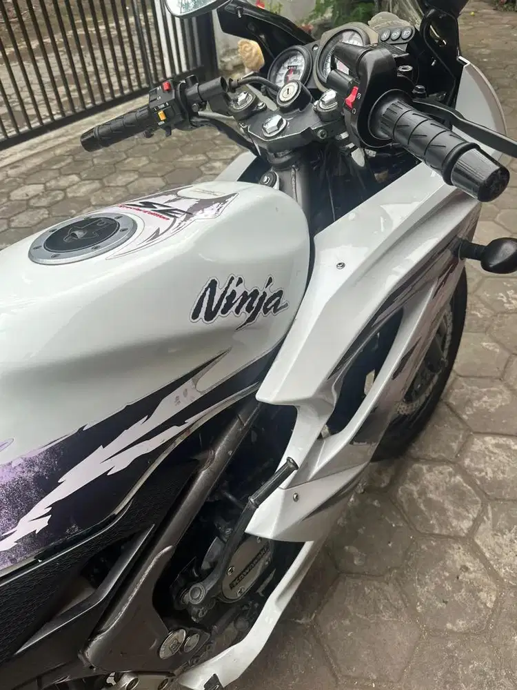 Dijual cepat ninja RR tahun 2012 nego tipis