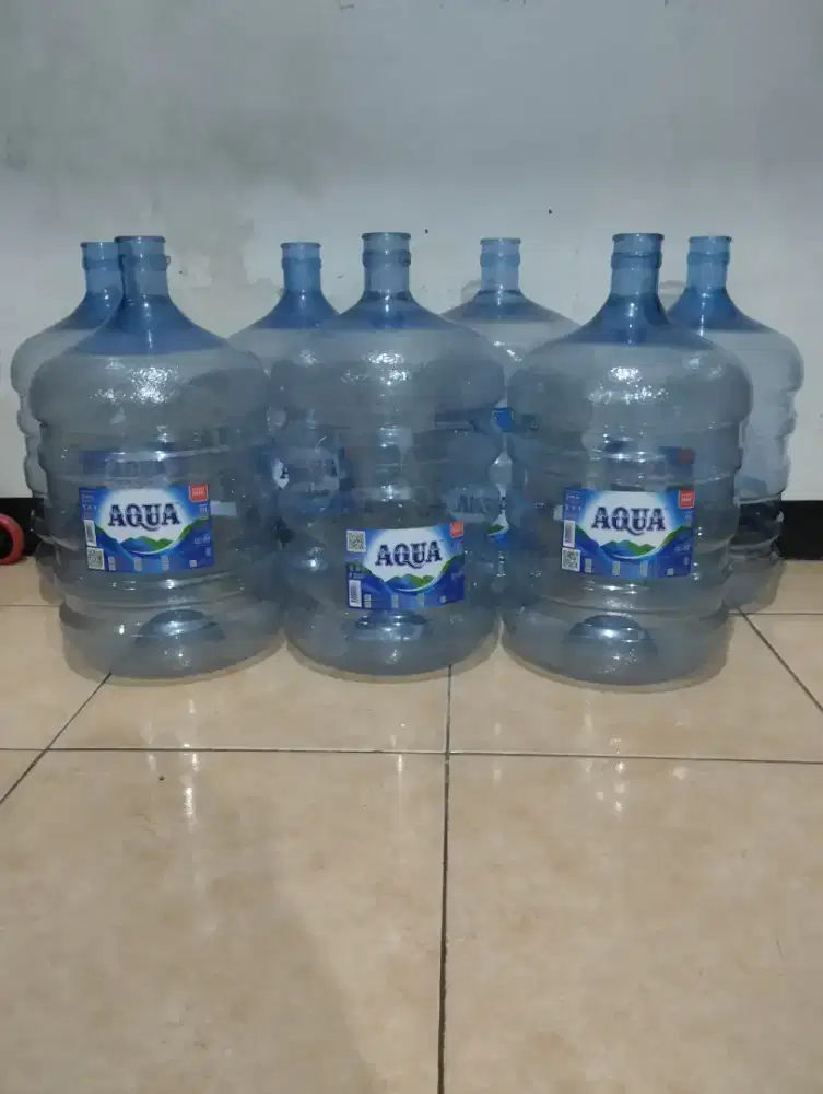 Galon bekas merk AQUA