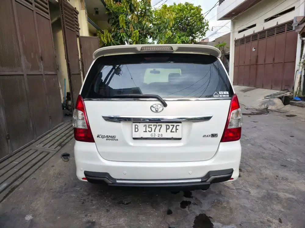 Toyota Kijang Grand Innova Inova V Matic AT Tahun 2013 Putih , 2012