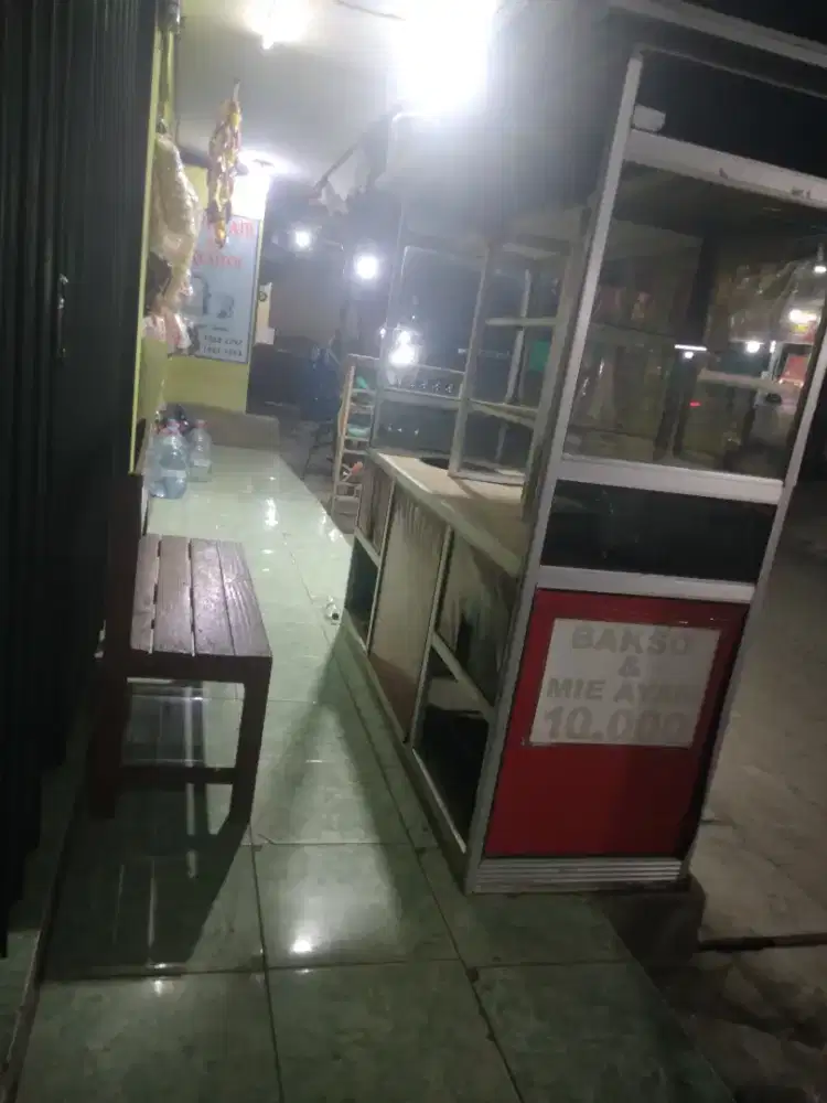 Etalase bekas bakso