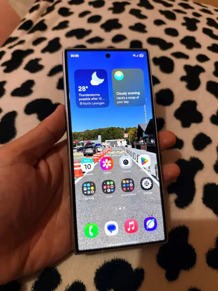 Samsung Galaxy Z Fold 7 12/512GB Silver garansi s/d oktober 2026