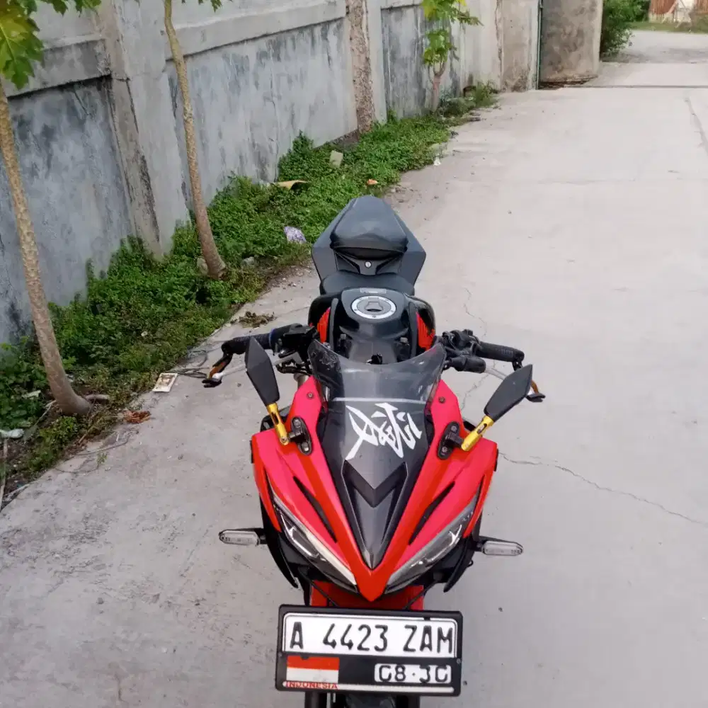 Jual cepat aja Honda CBR150 2017surat lengkap pajak panjang siap pakai