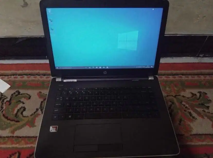 Laptop merek Hp 14