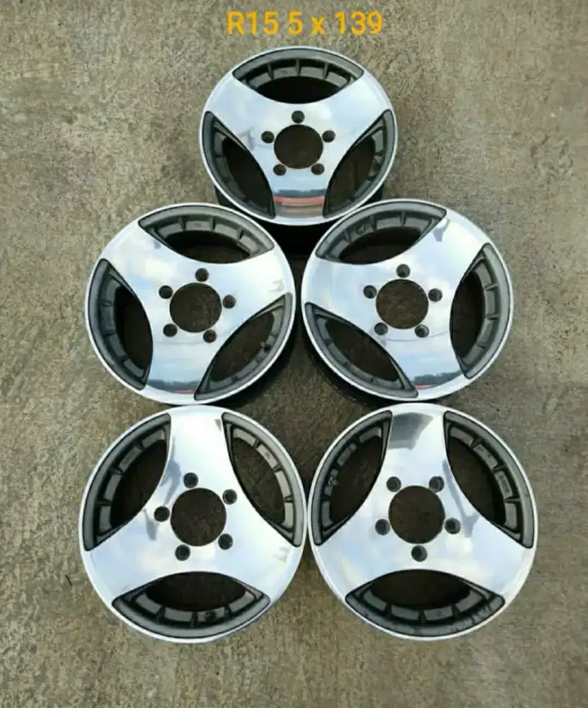 OEM SUZUKI ESCUDO R15 pcd 5 x 139 lebar 6,5 offset 19 ada 5 pcd