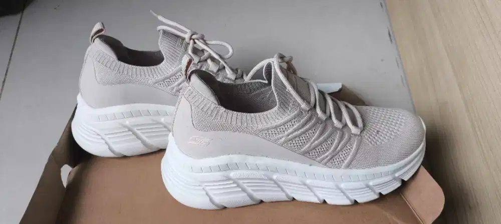 Dijual Cepat Sepatu Kets Cewek merk Schecers Bobs B Flex Pink size 37