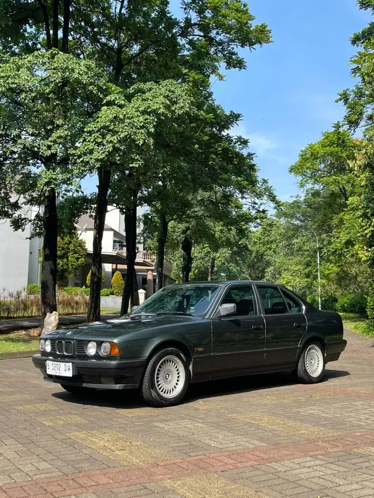 SIAP PAKAI HARIAN BMW E34 M20 520i Malachite green (RARE)