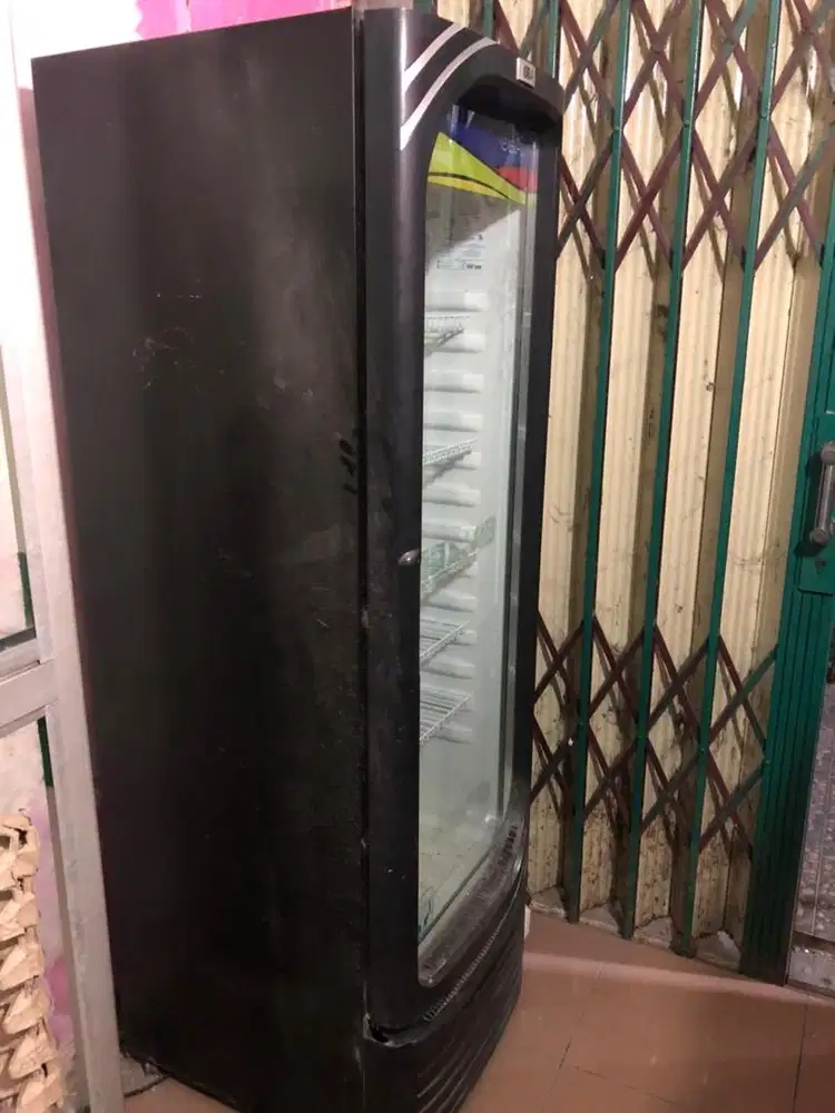 Di jual Showcase GEA