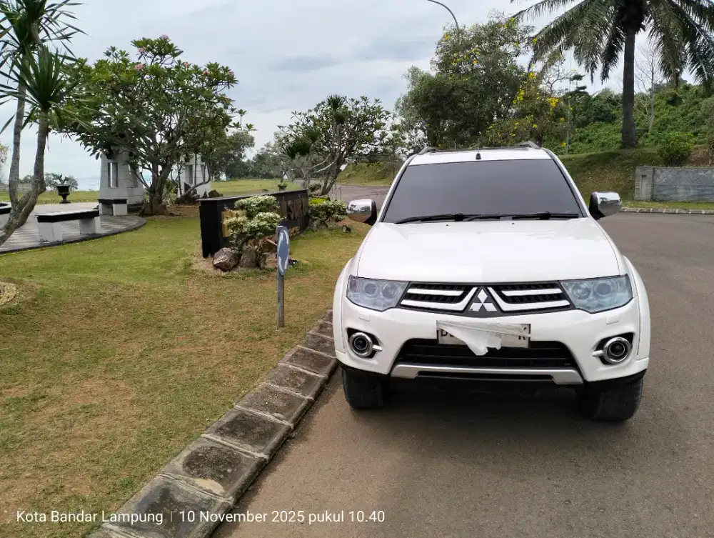 Mitsubishi Pajero Sport Dakar 4x4 AT diesel putih mutiara