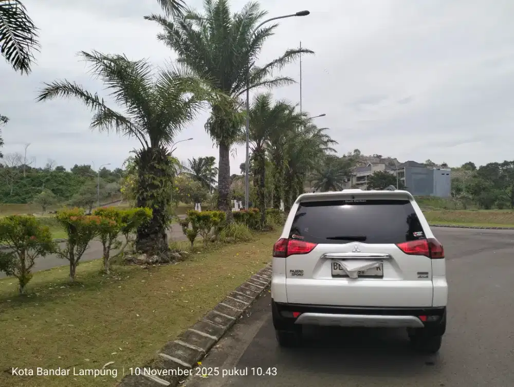 Mitsubishi Pajero Sport Dakar 4x4 AT diesel putih mutiara