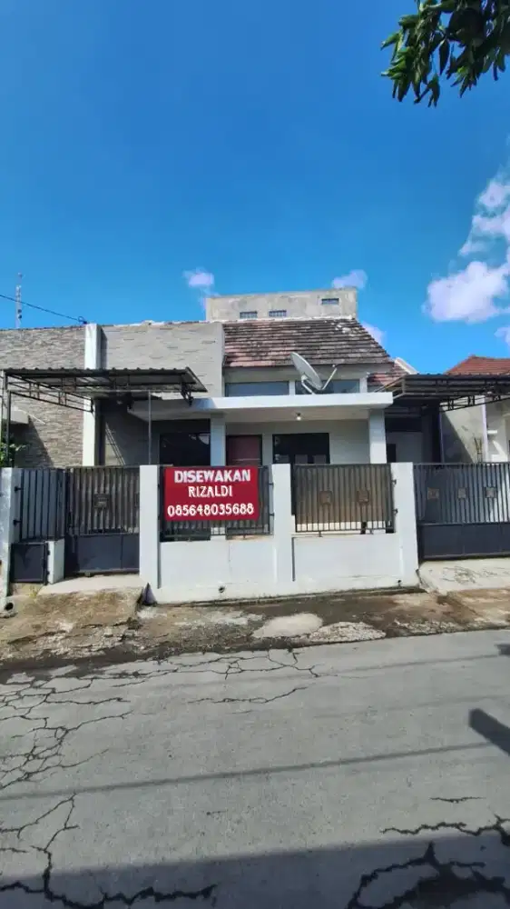 DIKONTRAKKAN RUMAH Dekat Pintu Tol Ngemplak Solo