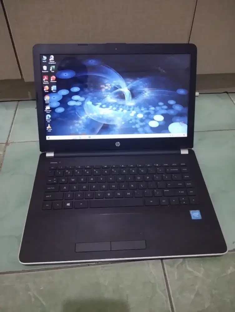 Hp 14. Intel Celeron N3060. Ram 8Gb hdd 250Gb.