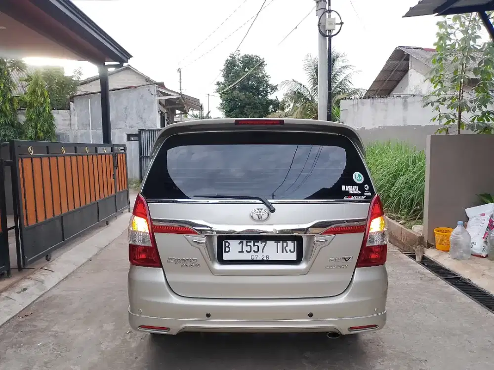 Dijual Toyota Innova V Luxury Matic 2013 Bensin