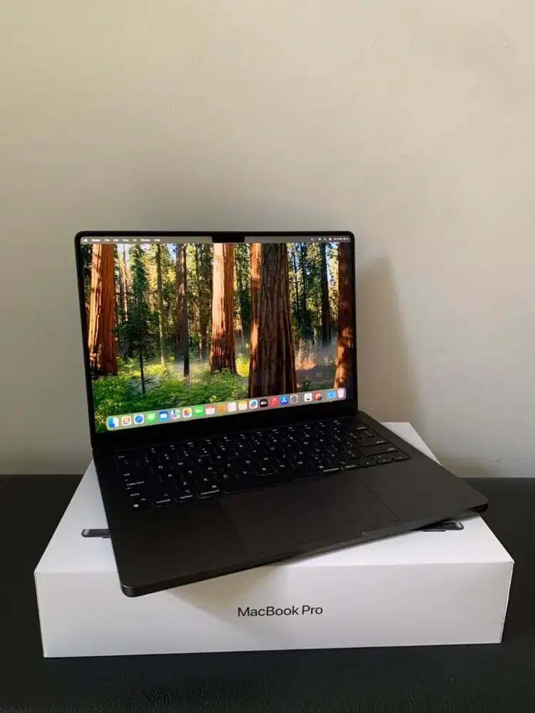 Macbook M3 Pro 14inch Garansi iBox Panjang Fullset Mulus