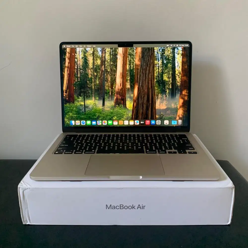 Macbook Air M3 13inch 16/256GB Garansi iBox Fullset Like New