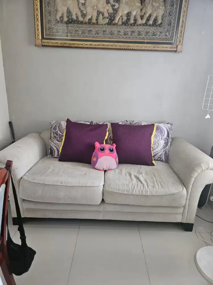 Sofa ruang keluarga