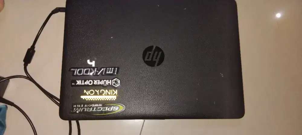 LAPTOP HP (kelengkapan charger)