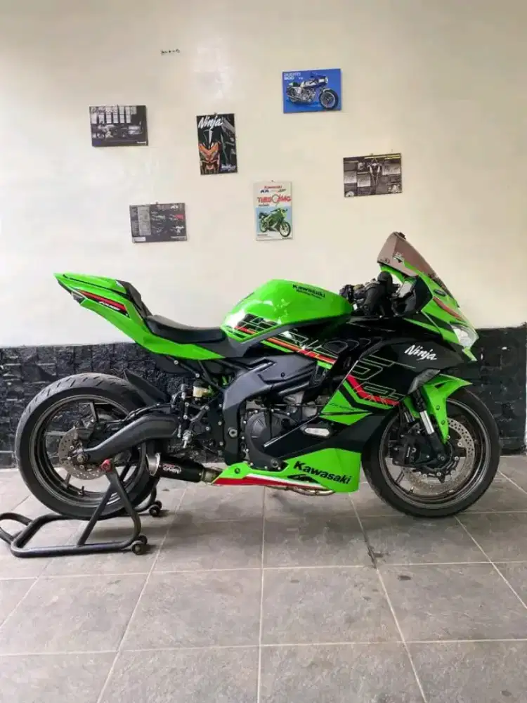 Menjual kendaraan motor zx25R