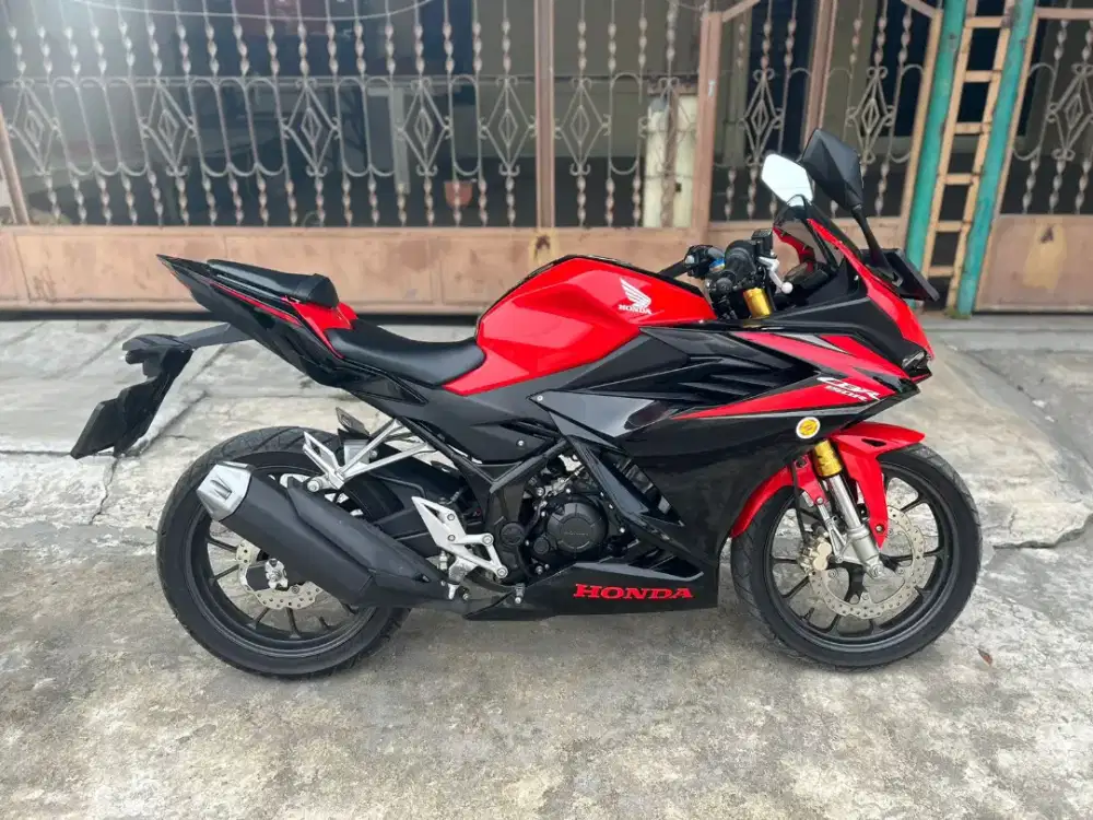 CBR 150R 2024 LENGKAP 3RB KM PEMAKAIAN PRIBADII MASIH MULUSS