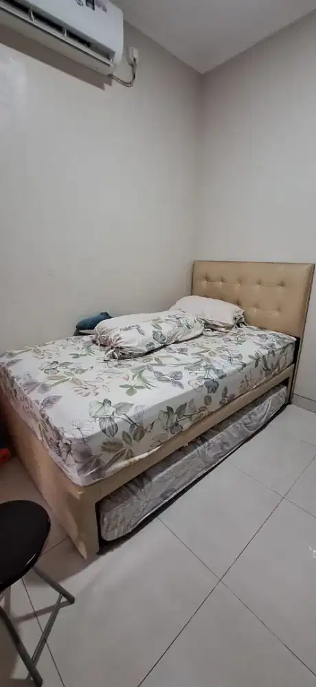 Di jual sofa, kursi meja dan sering bed