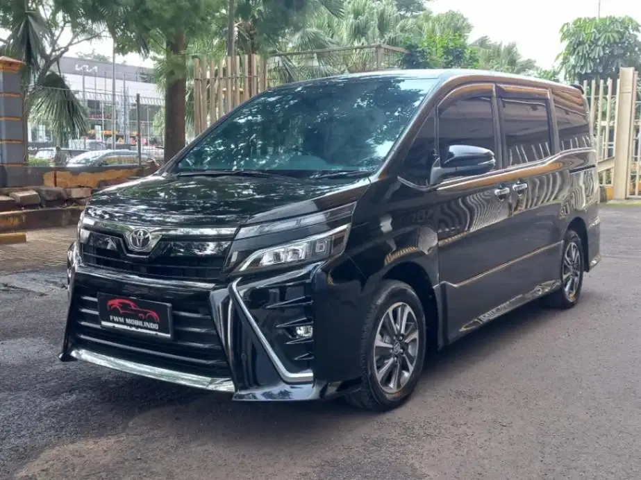 toyota voxy 2.0 AT 2020 sunroof