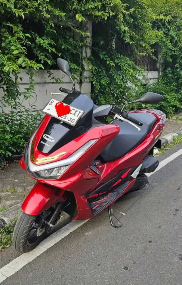 Honda pcx 2025 Maroon glossy