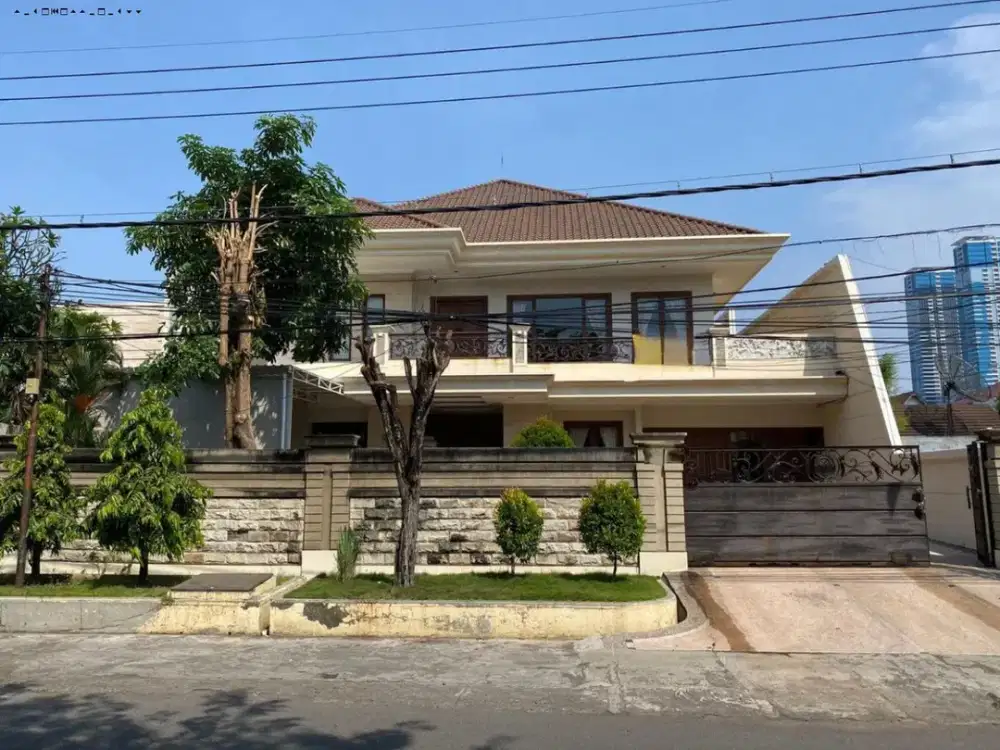 Rumah Raya Dharmahusada Permai , Strategis