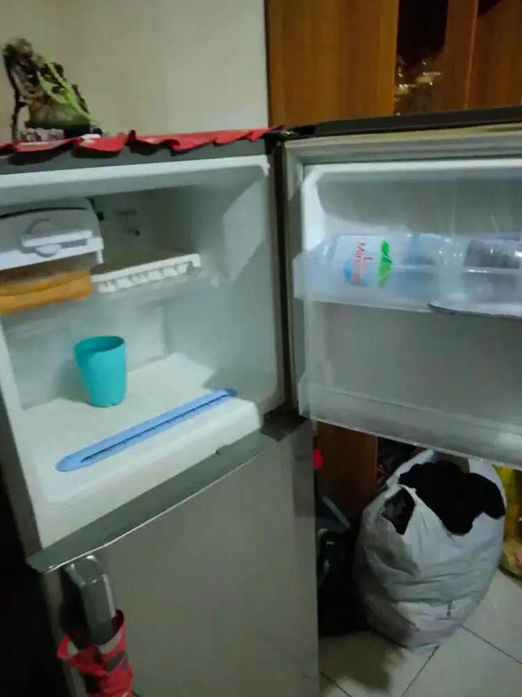 Lemari Dan kulkas 2pintu