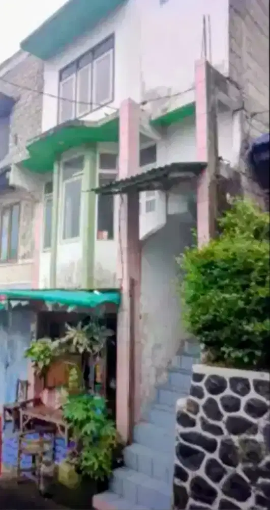 Rumah di sewakan ada buat garasi mobil atau motor bisa