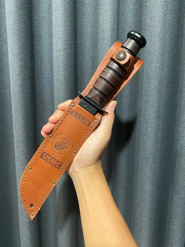 USMC Ka-Bar knife with leather sheath