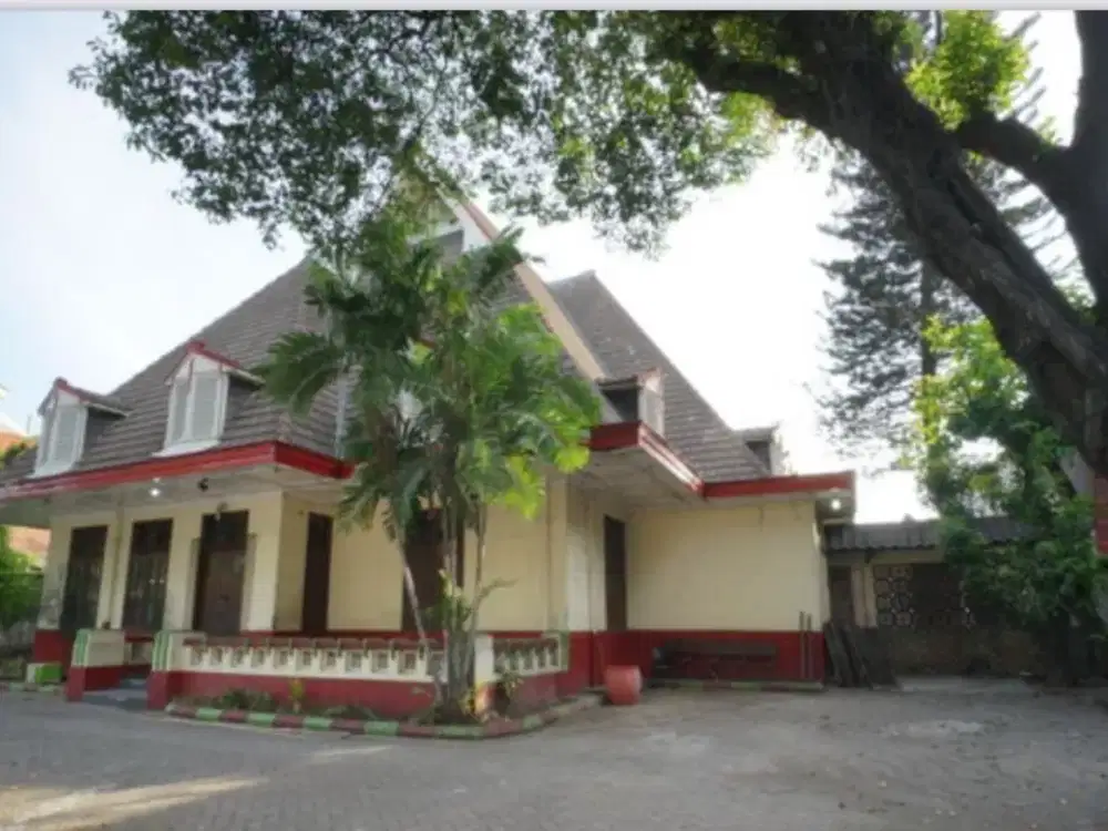 Rumah Luas terawat area Diponegoro, Surabaya