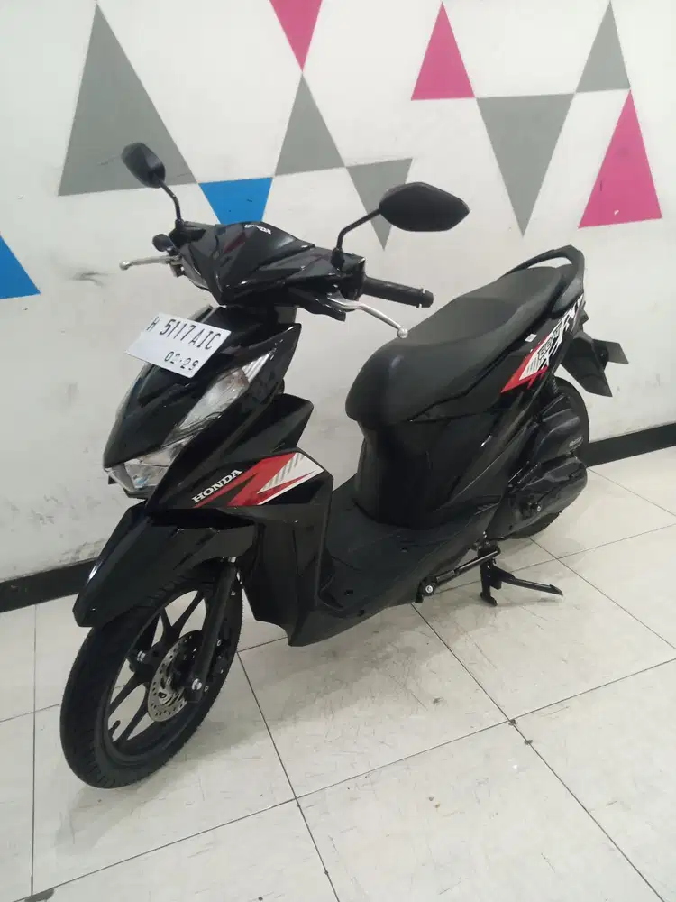 Honda Beat 2024 hitam glossy