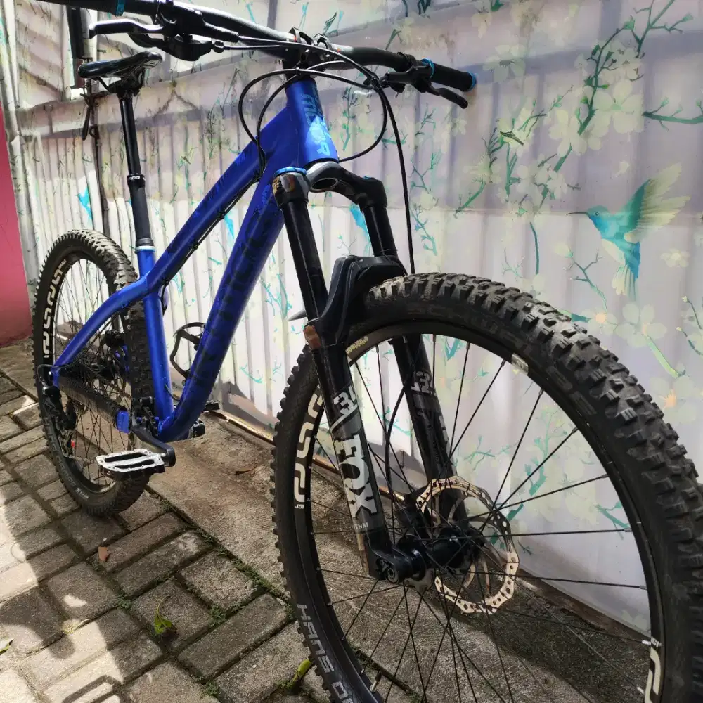 Sepeda MTB Enduro DARTMOOR Hornet 27.5 Matt Space
Blue Size S