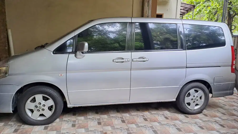 Nissan Serena 2004 Bensin
