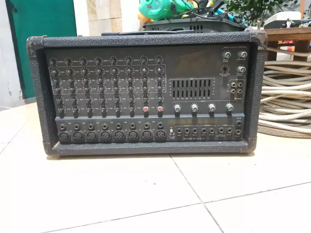 Power mixer Peavey XR680 made in USA