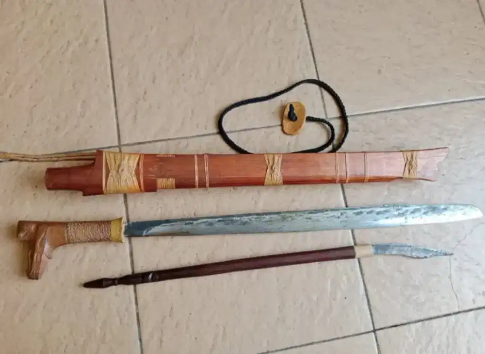 Mandau dayak pedalaman