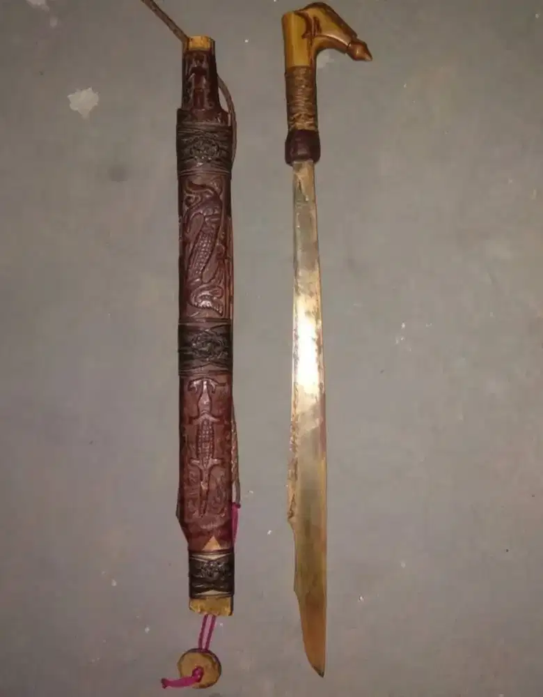 Mandau dayak pedalaman