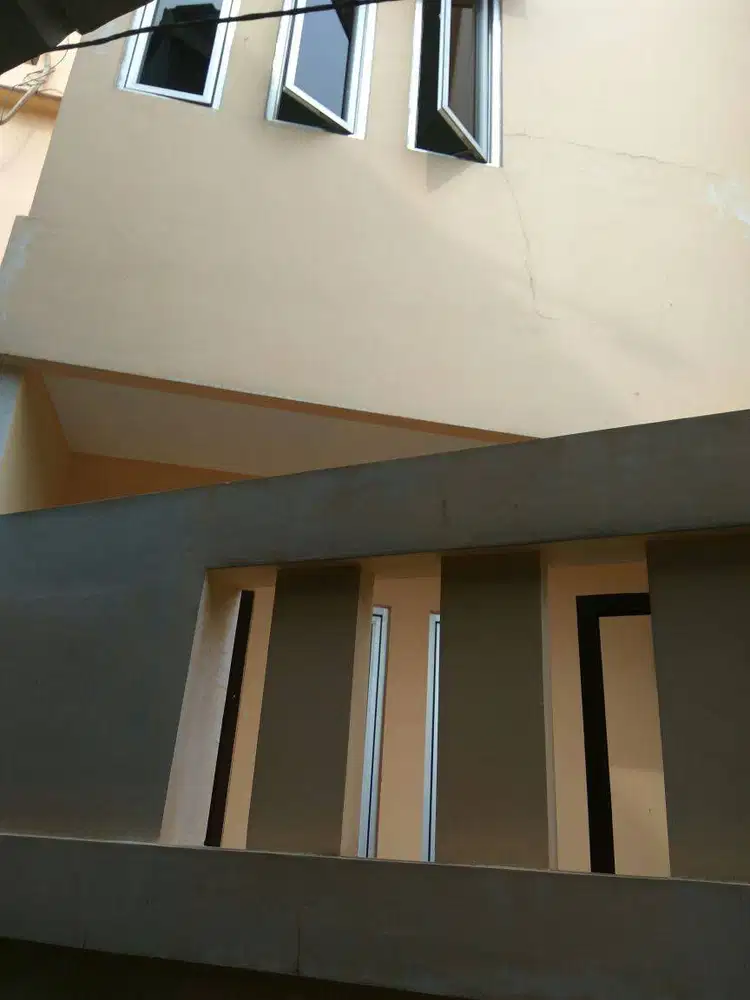 Kontrak Tahunan Rumah 3 Tingkat Bungur Senen Atrium untuk Keluarga