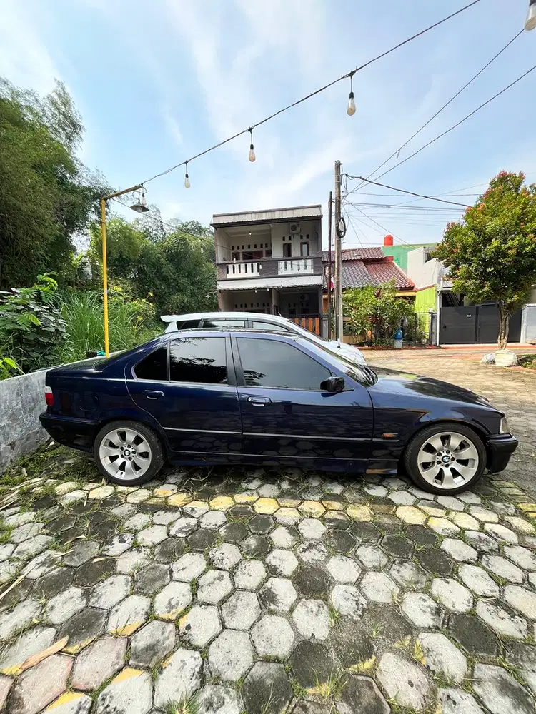 BMW 320i 1995 Bensin
